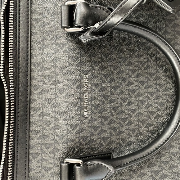 Used Michael kors weekender bag!! - Picture 6 of 9